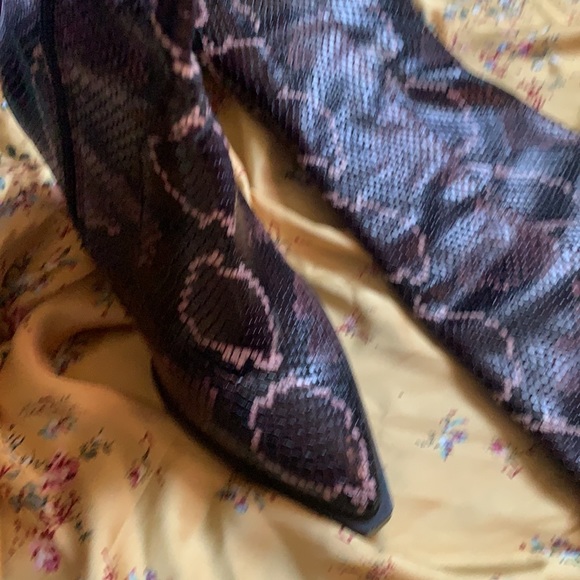 Python knee high boots, western toe, Vince Camuto sz 5.5, close to perfect! - Picture 6 of 7